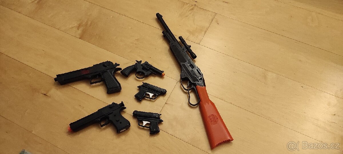 Plastové pistolky na karneval