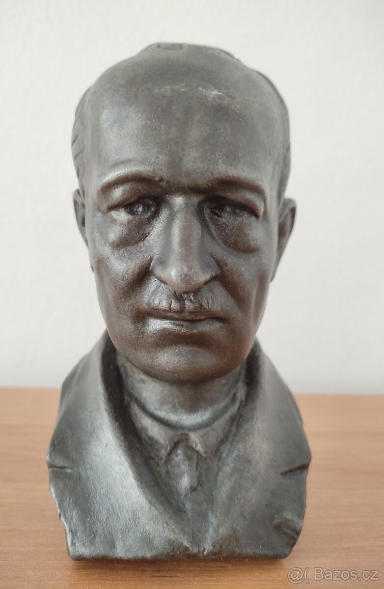 Busta E. Beneš.