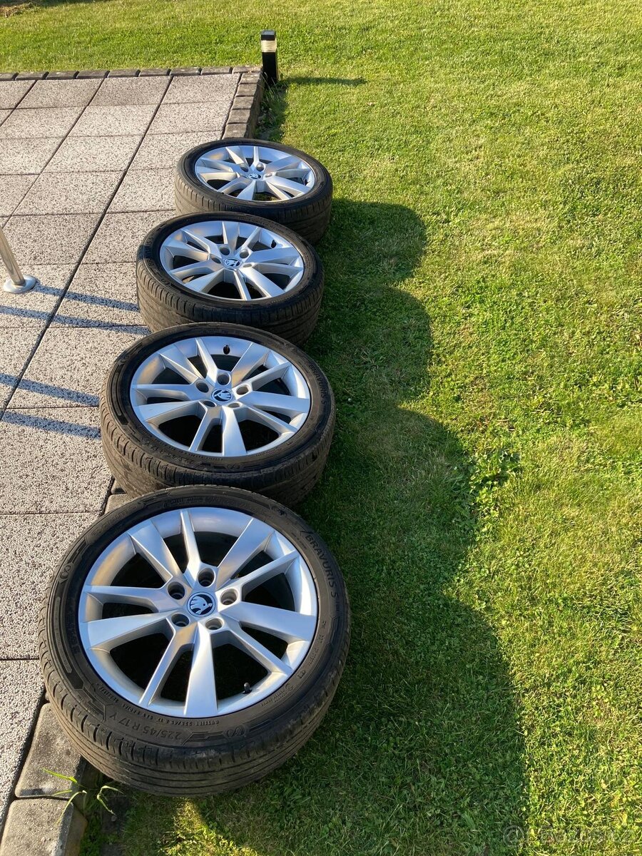 Letní kola Škoda Octavia 3, 225/45 R17 Bravuris 5 91Y