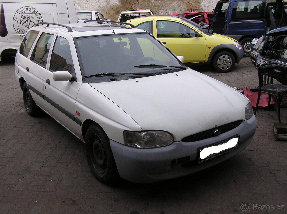 Ford Escort - použité náhradní díly z tohoto vozu levně