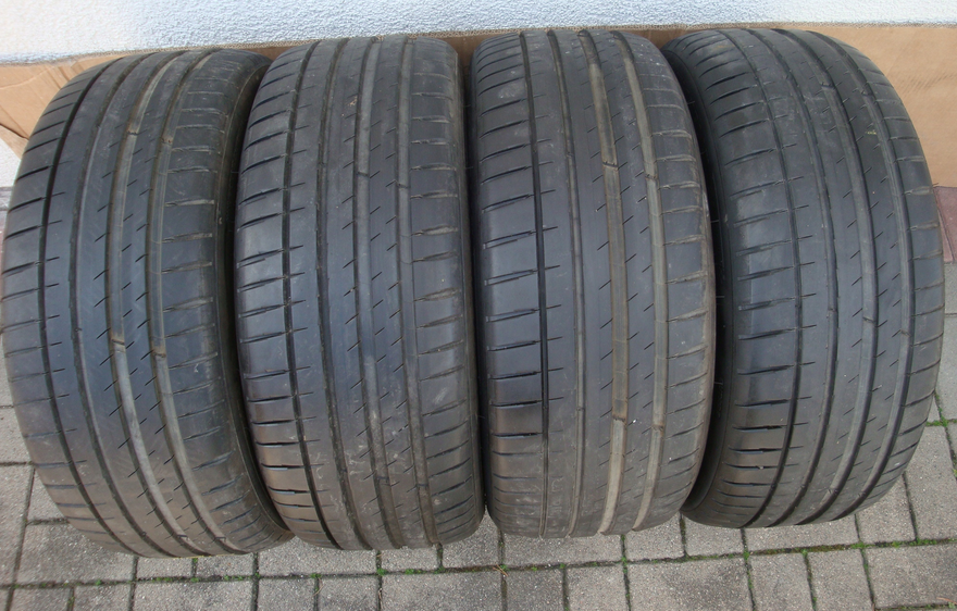 Letní pneu MICHELIN PILOT SPORT 4S 225/45/19 6,5 mm 2023r