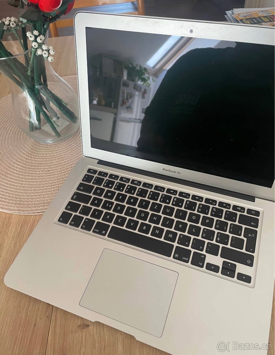 MacBook Air 2 ks, i7 a i5
