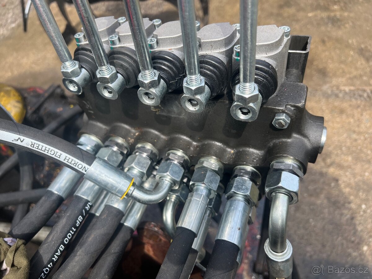 Nový 5 sekční hydraulický rozdělovač 80l