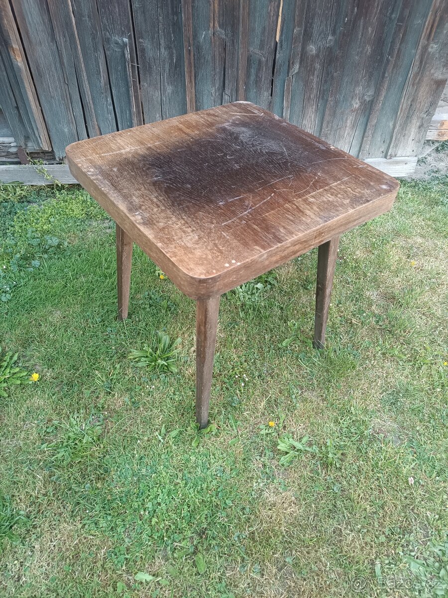 Retro televizní stolek