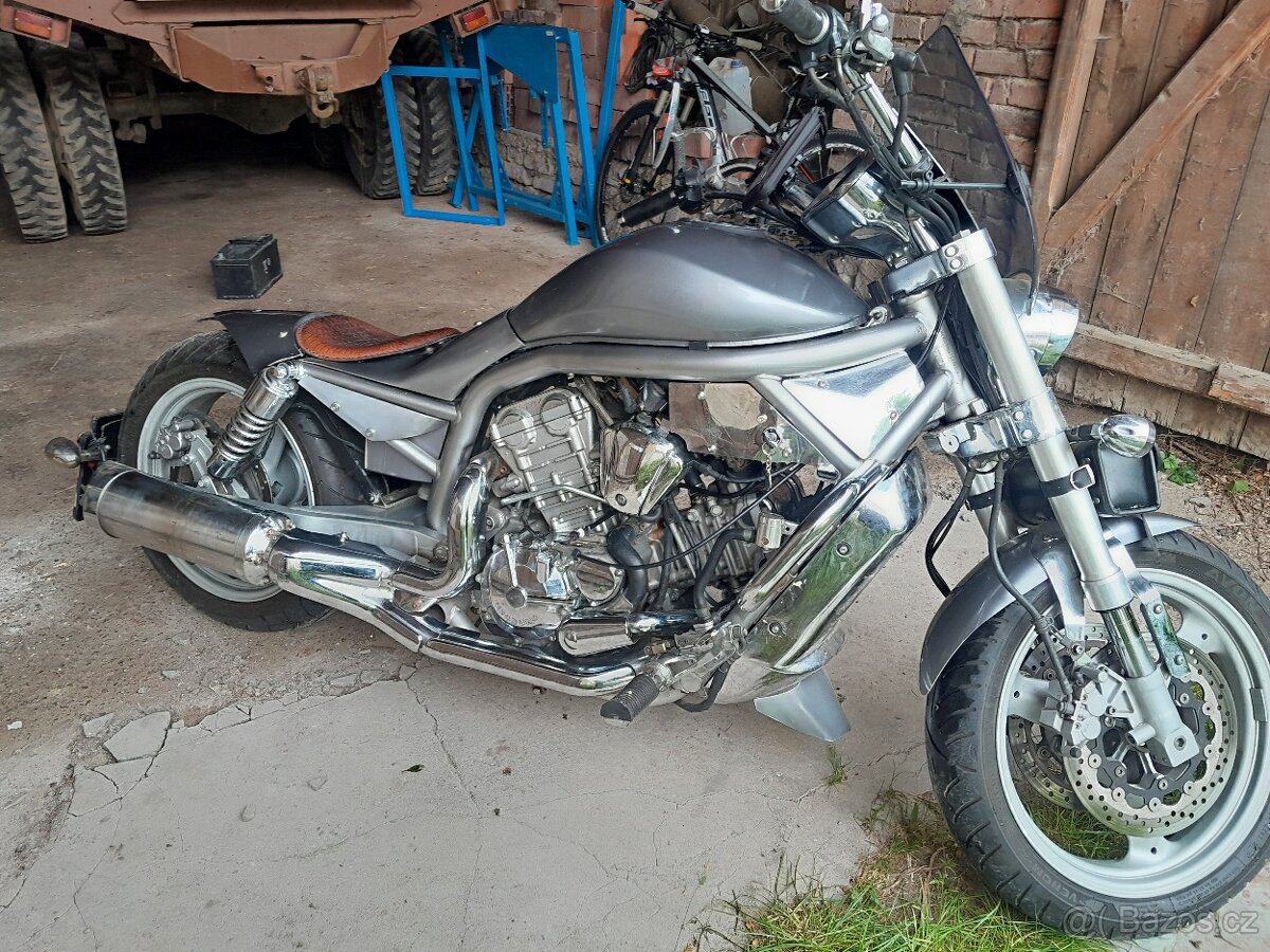 AQUILA Hyosung GV 650  r.v.1997