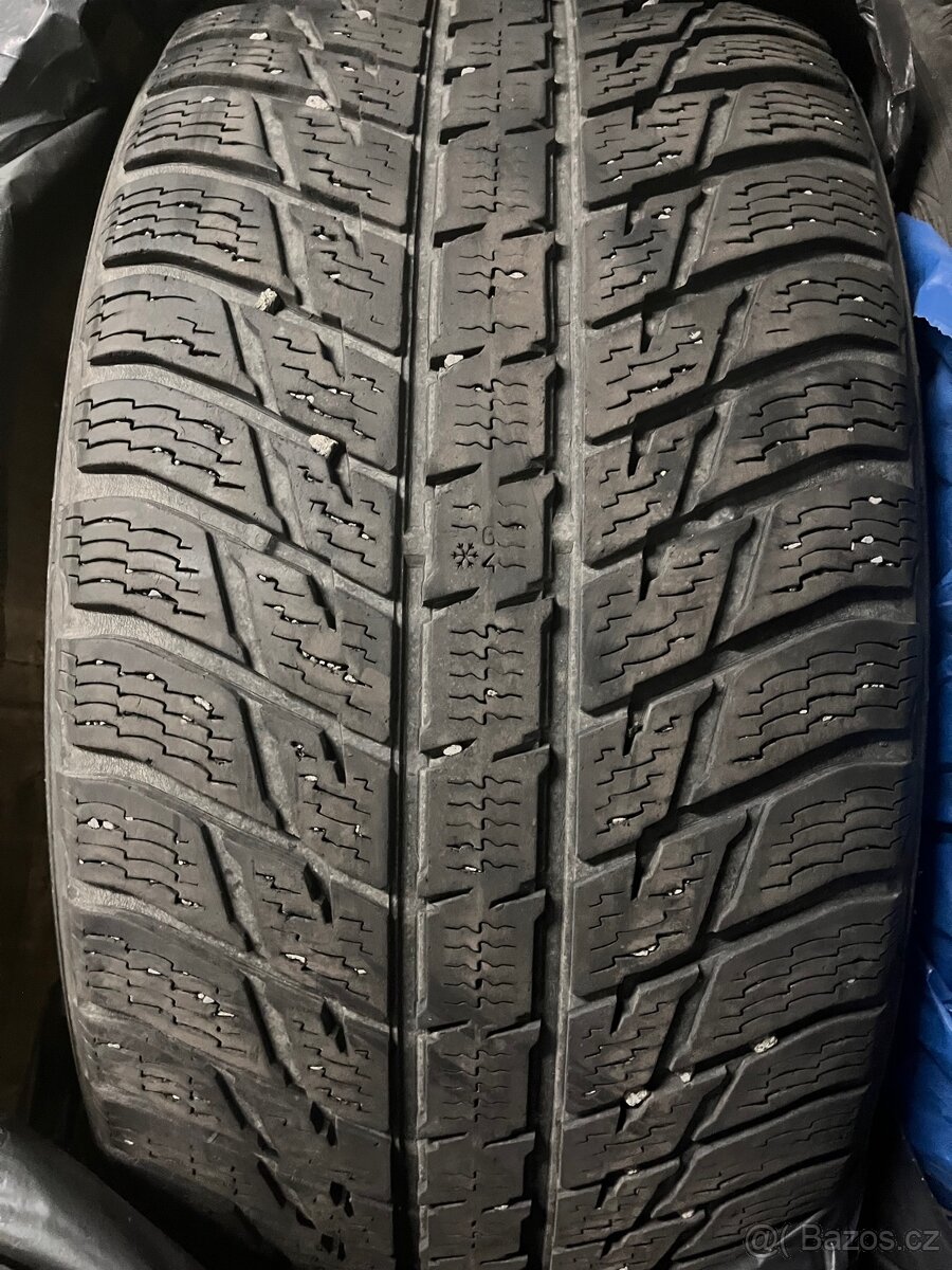 Sada zimni pneu Nokian 275/40/R21