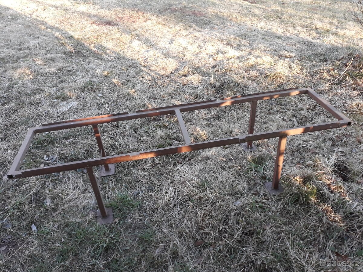 Stojany pod úly