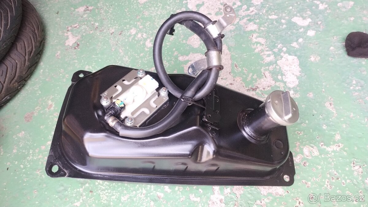 Benzinove cerpadlo pumpa nadrz honda pcx 125 model 18-20