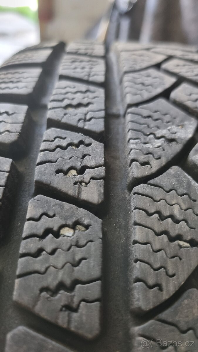 Zimní pneu 195/65r15