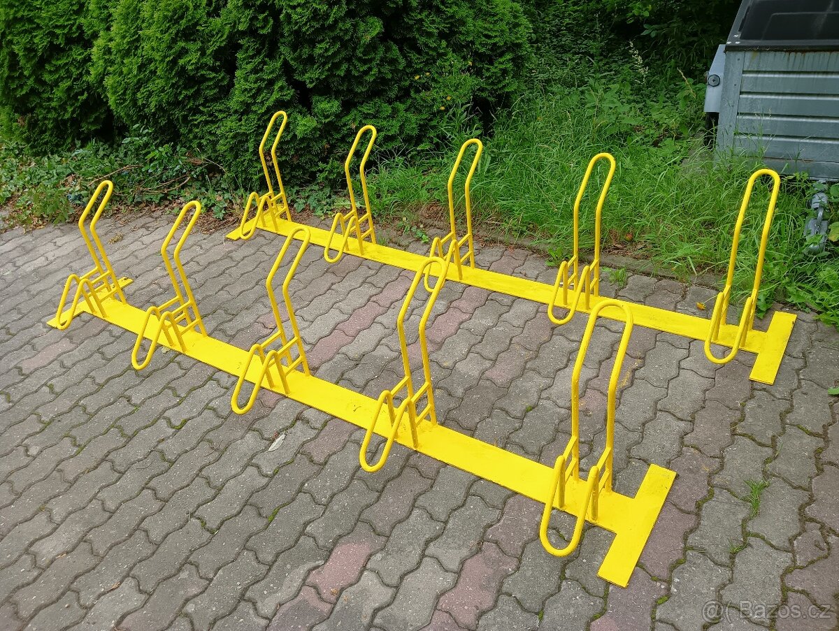 Stojan na kola - masivní