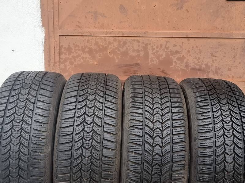 Zimní Debica 215/55/16