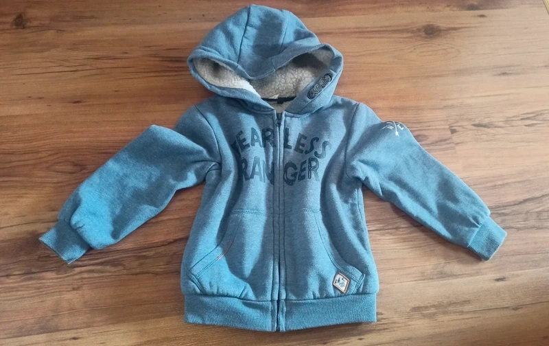 chlapecká mikina s kožíškem - vel. 104/110