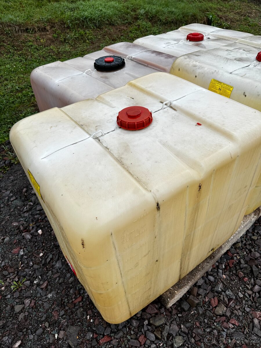 AKCE IBC nádrž / nádoba / bublina 1000l (po pryskyřici)