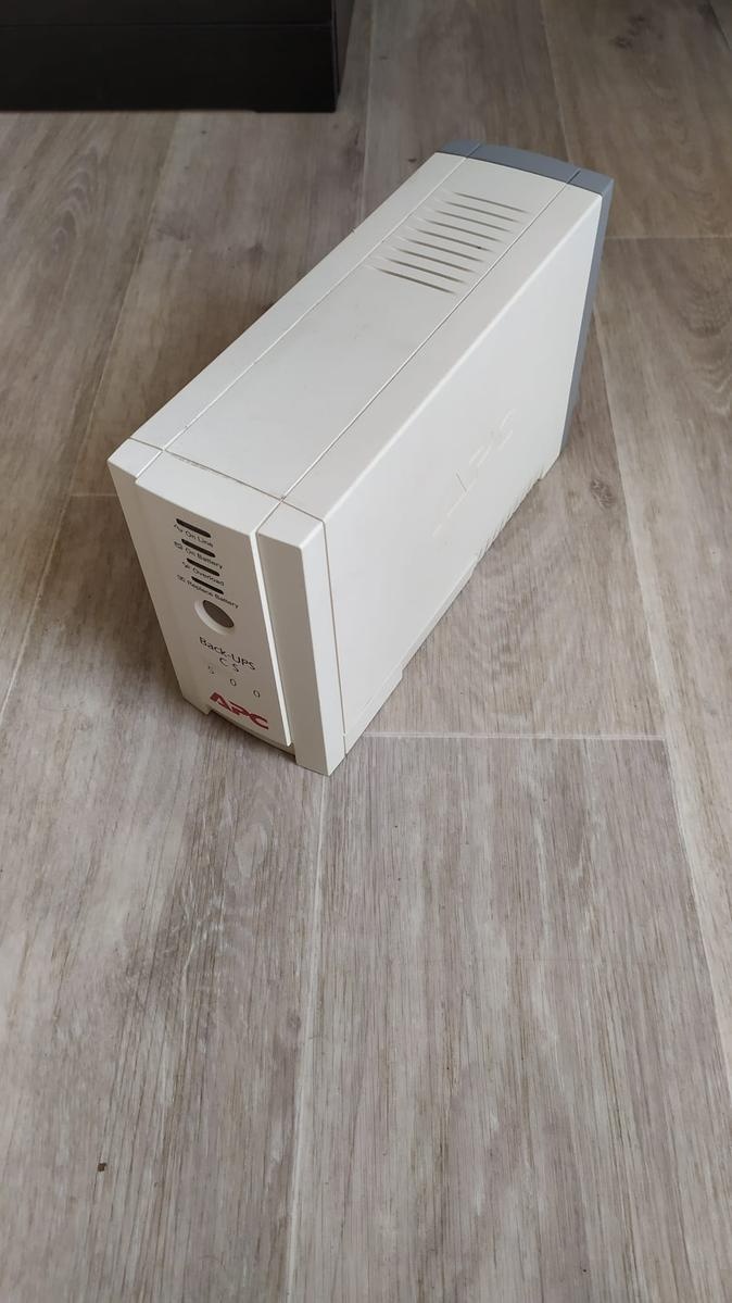 Záložní zdroj a ochrana APC Back UPS CS 500VA