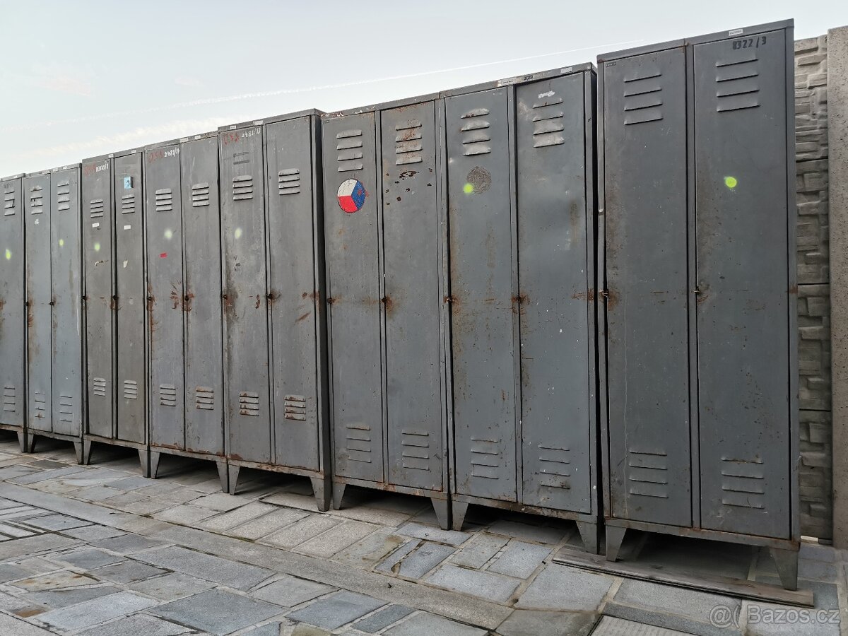 Plechové šatní skříňky