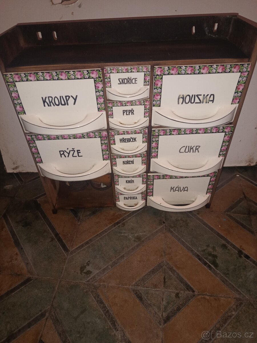 Krásné staré kořenky růžičky D. Urbach