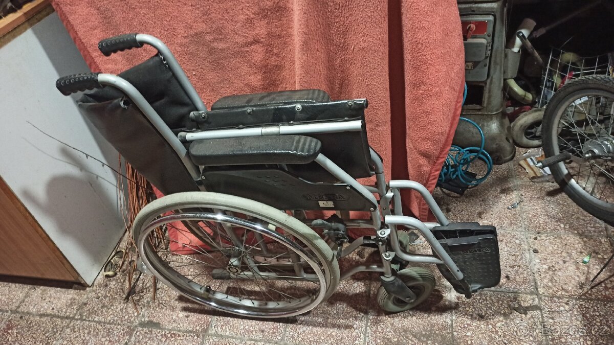Invalidní vozík