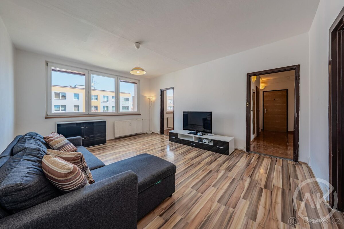 Pronájem bytu 3+1 s lodžií, ul. Jana Maluchy 73