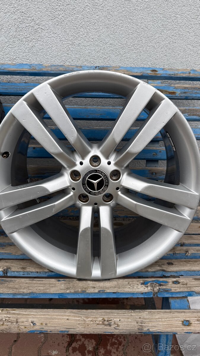 Mercedes kola hezky stav