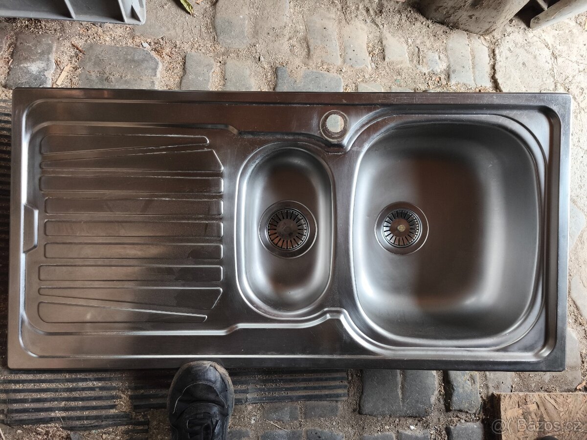 Dvojitý dřez s odkapavacem 500x1000 mm