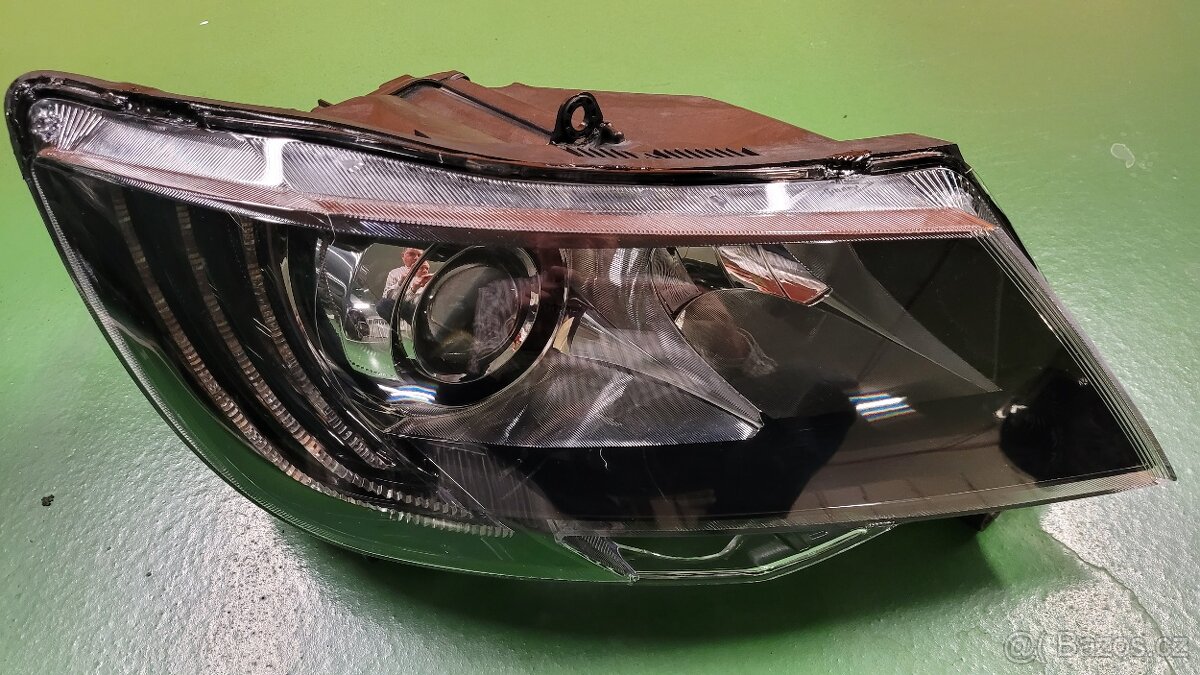 Š. Superb 2 poface Pravý bixenon