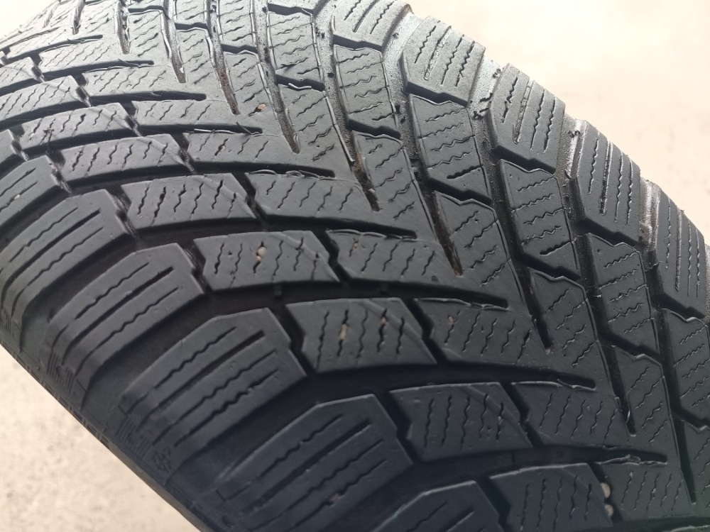 205/55 R16 CONTINENTAL (2718)