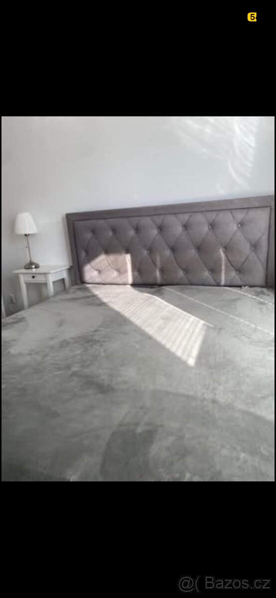 Čalouněná postel dvoulůžková