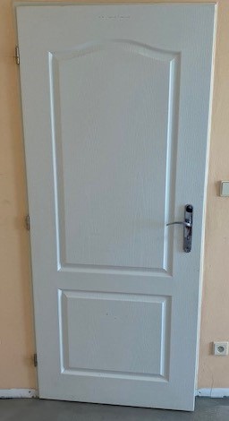 Starší bílé interierové dveře - skoro ZDARMA