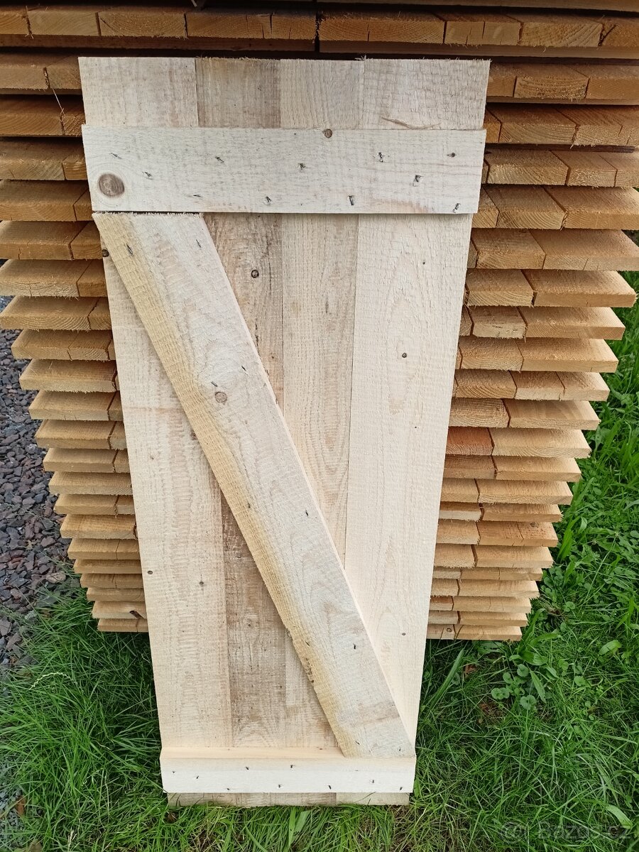 Dřevěné podlážky na Haki lešení