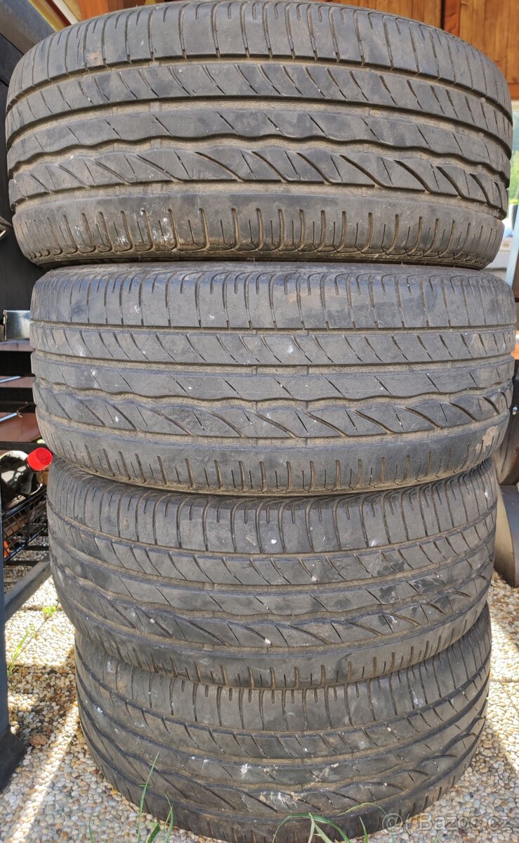 Prodám 4 letní pneumatiky 215/45R16