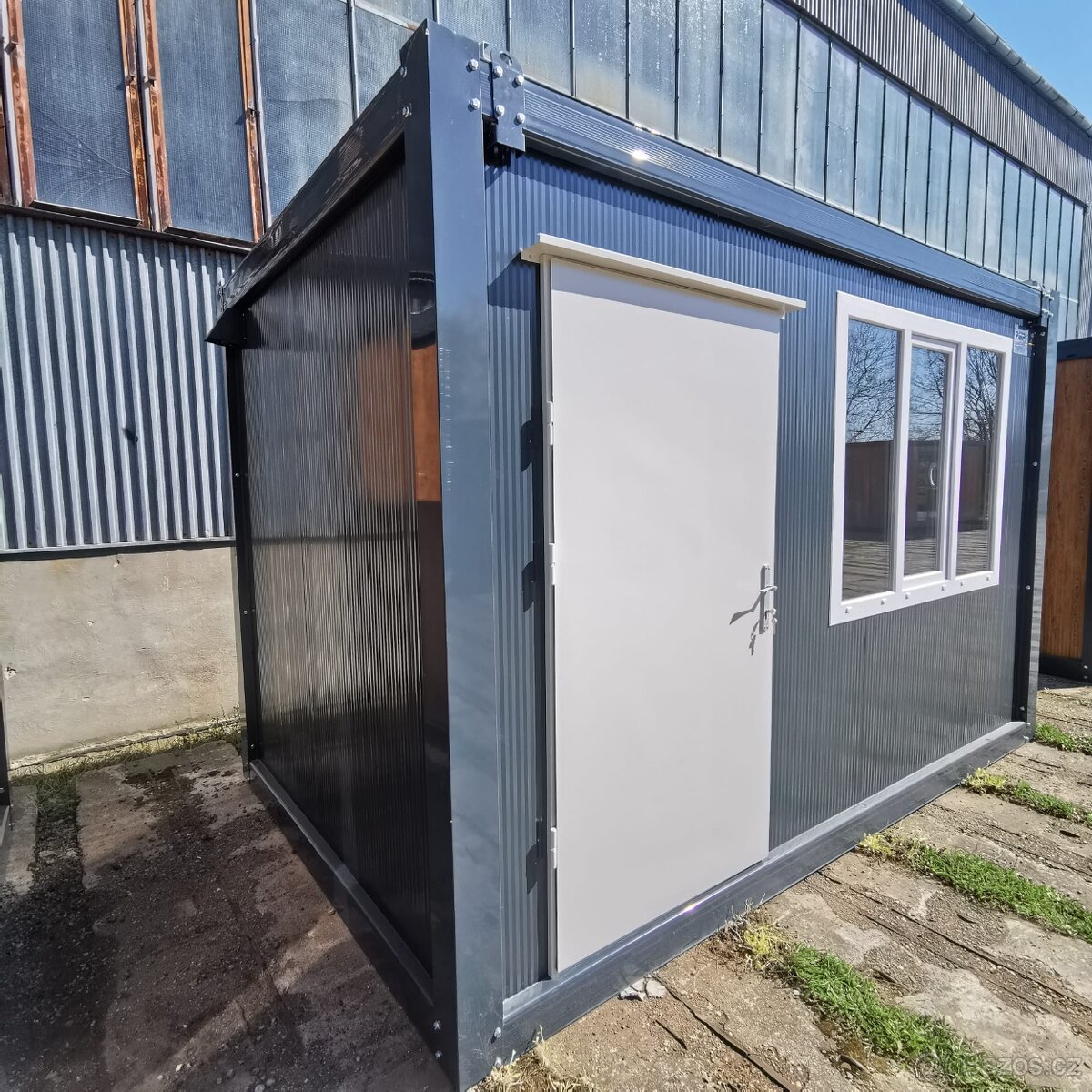 Obytný kontejner PMP-K o rozměru 2,4 x 4 m - antracit