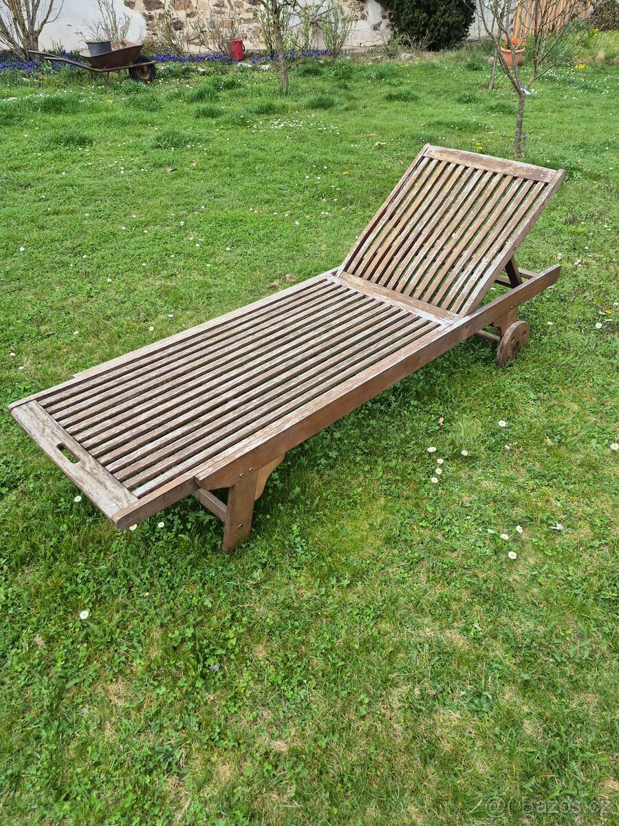 Zahradní dřevěné lehátko