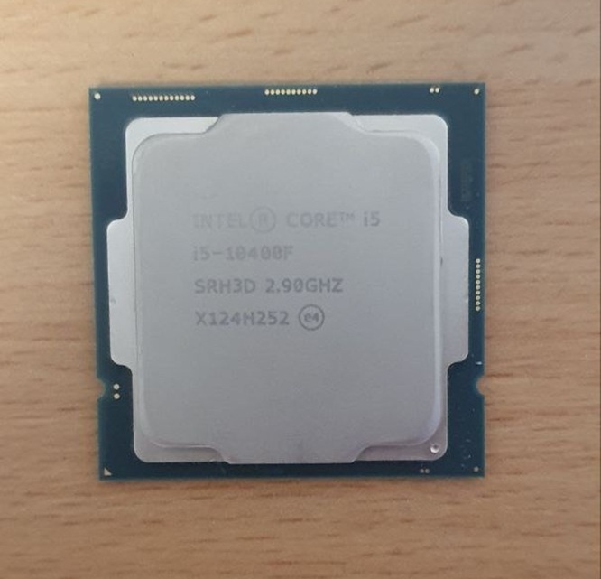 Intel Core i5-10400F (možno i s deskou, RAM a chladičem)