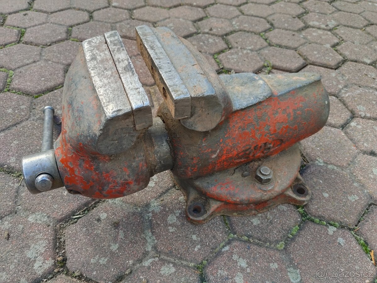 Dílenský svěrák