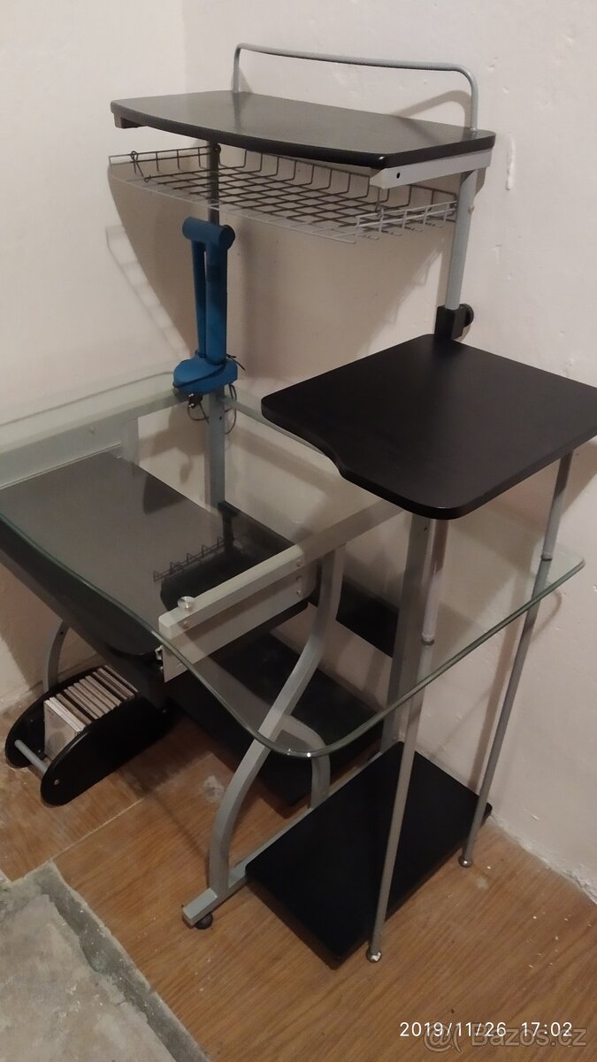 Moderní kancelářský / domácí psací stůl
