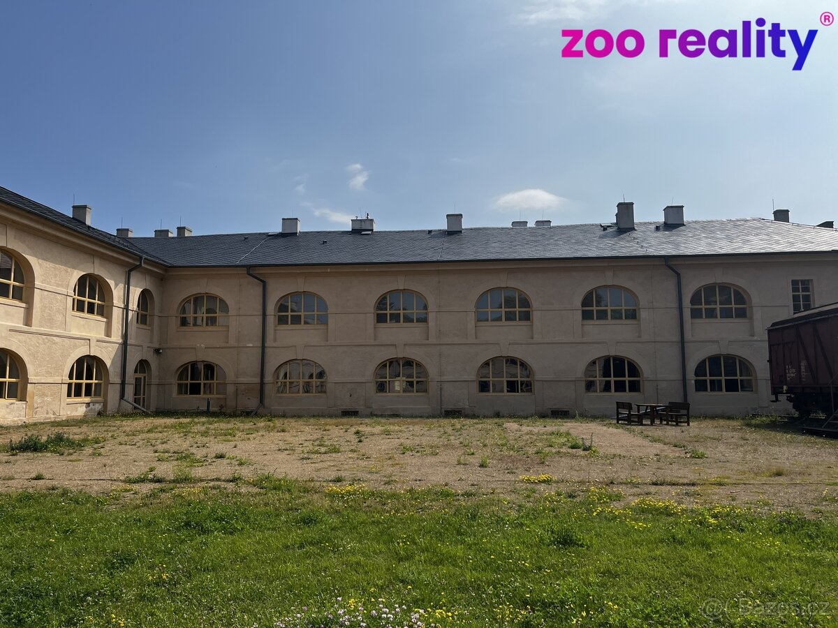 Pronájem 6 kanceláří 435 m²