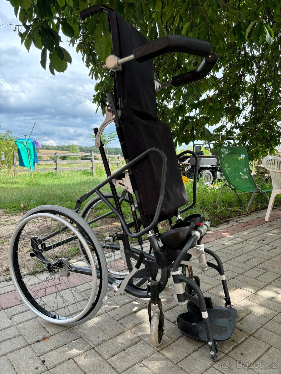 Mechanický stavěcí vozík pro handicapované