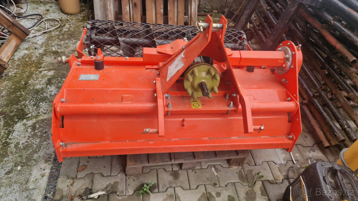 Půdní fréza ,,Zakladač trávníků za malotraktor