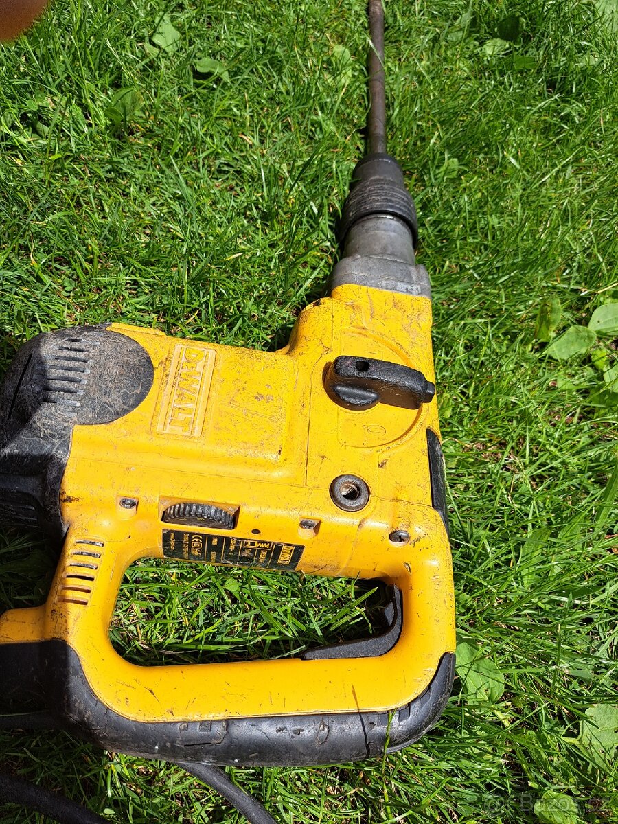 Dewalt D25830K Bourací kladivo