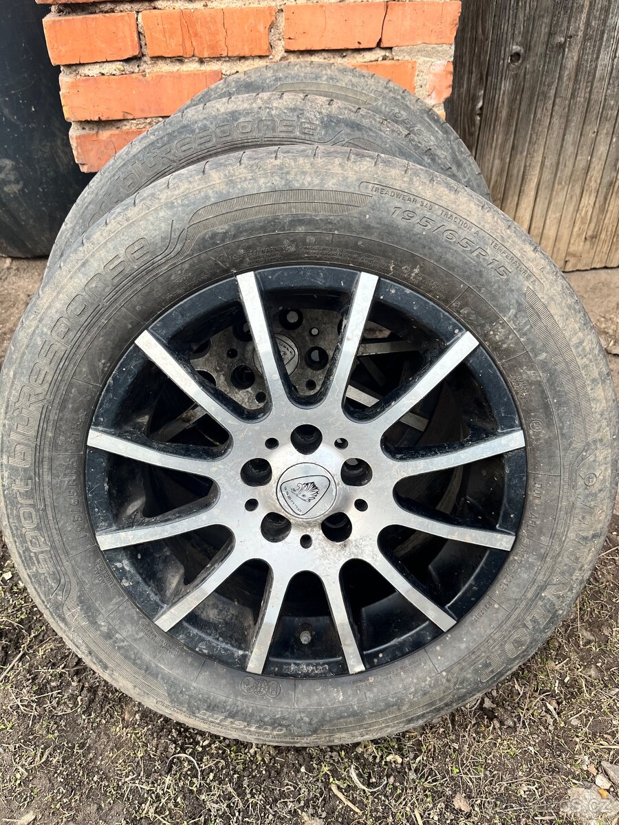 Kola 195/65 r15 černé, 205/60 r15 škodovácké