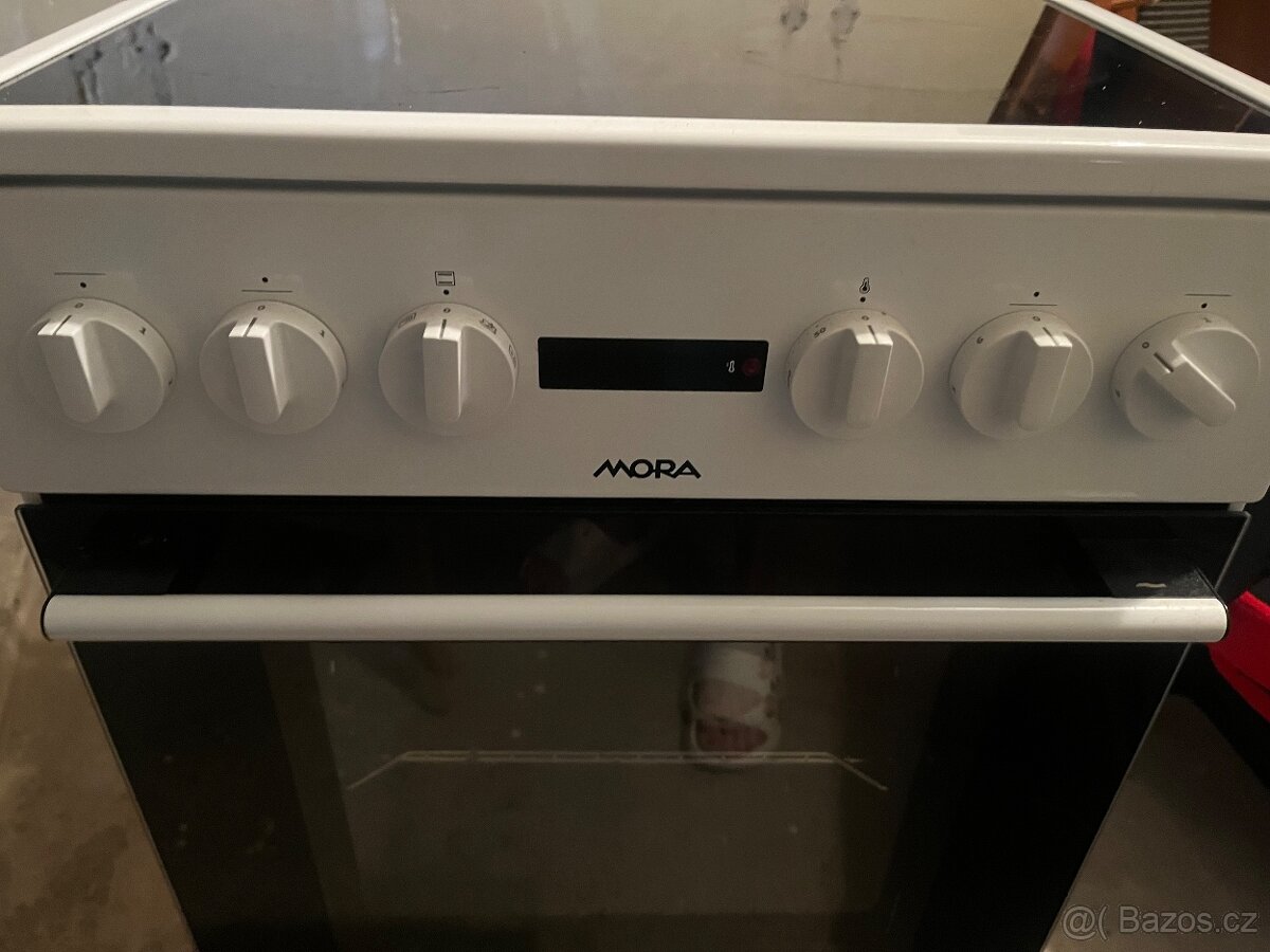 Sklokeramický sporák MORA C4245AW