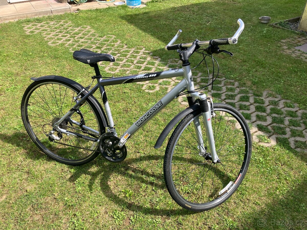 Trekové kolo Mongoose Crossway 850