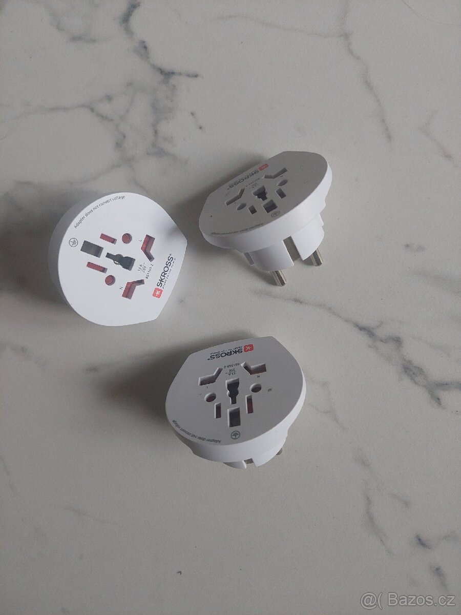 Skross cestovní adaptér