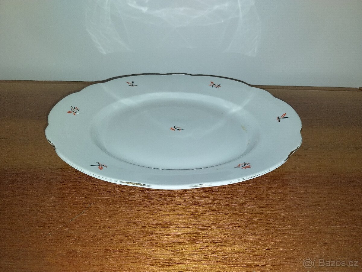 Věci z pozůstalosti (drobný nábytek, sklo, porcelán)