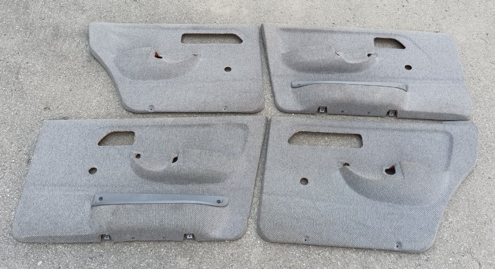 Čalounění dveří Ford Sierra zachovalé