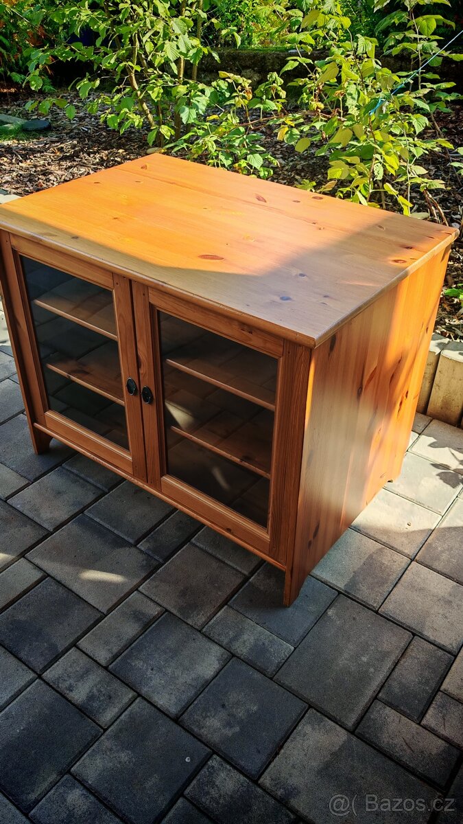 Ikea Leksvik tv skřínka vitrína