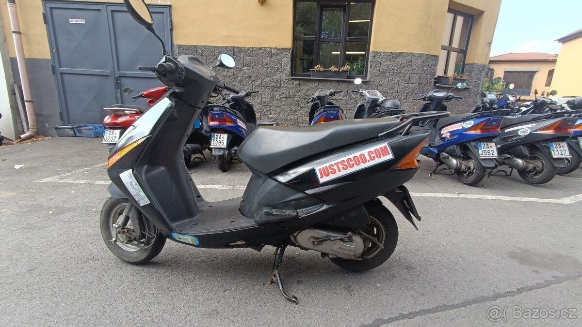 Rozvoz jídla na skútru Honda (Pronájem skútrů)