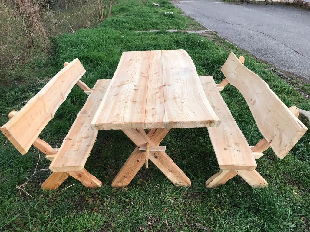 Krásný nový  masivní zahradní set