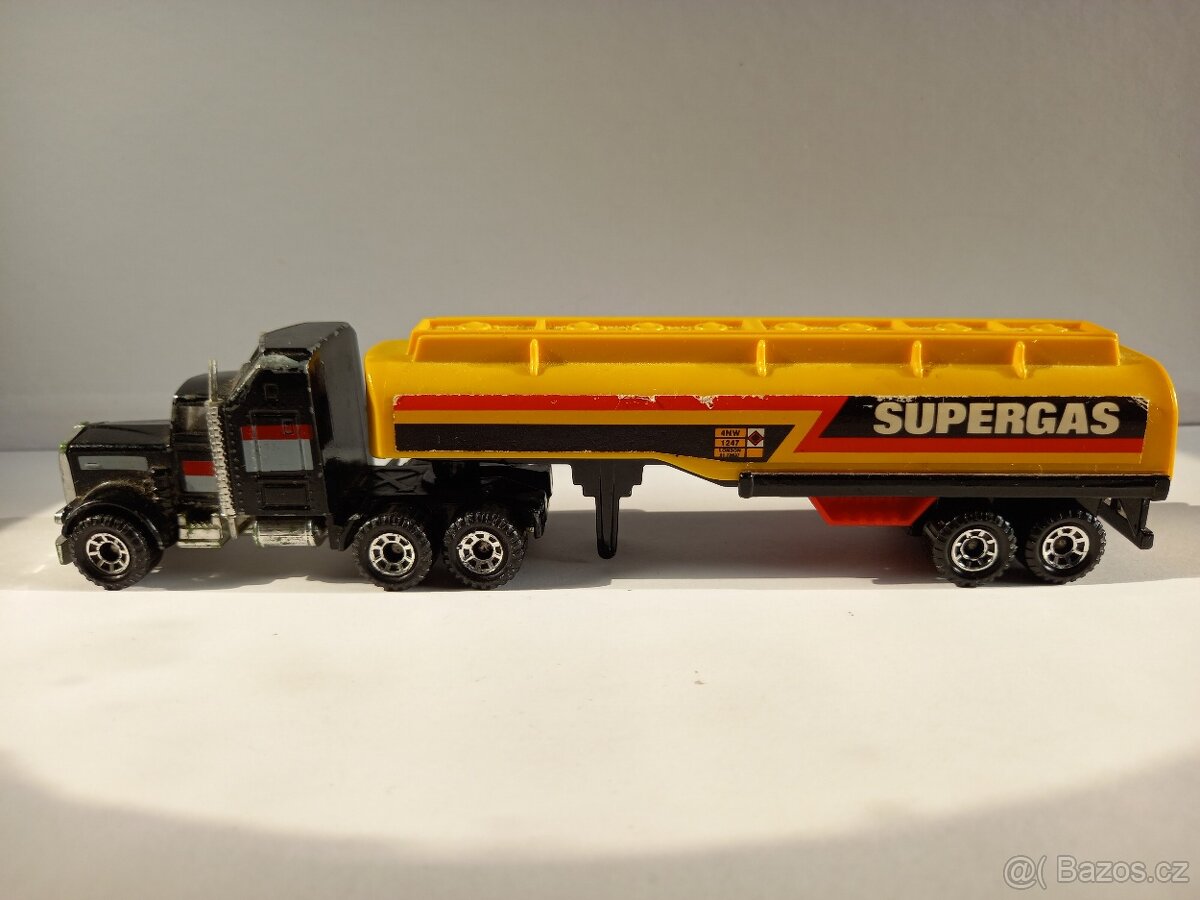 MATCHBOX CONVOY - KENWORTH AERODYNE + CISTERNA SUPERGAS