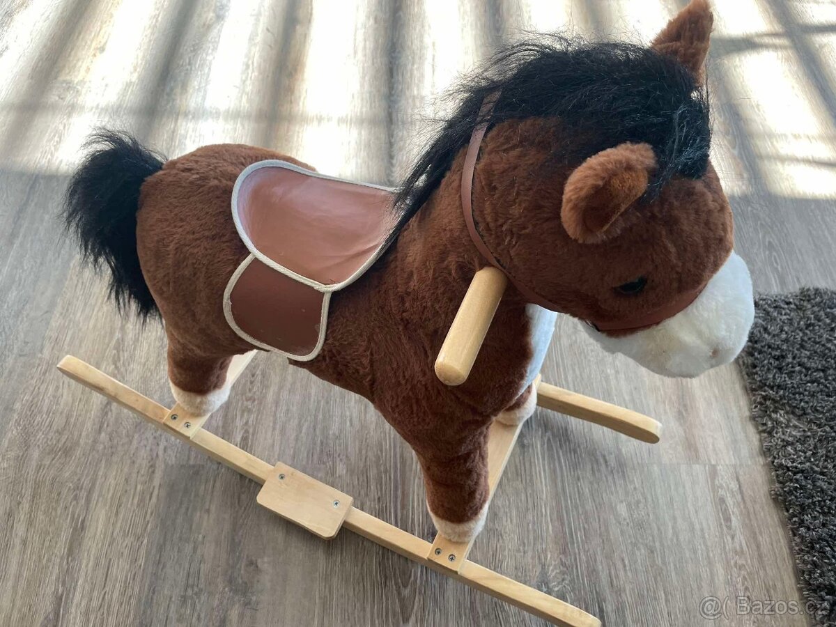 Houpací koník - cválá, řehtá, zpívá, nosnost 45 kg